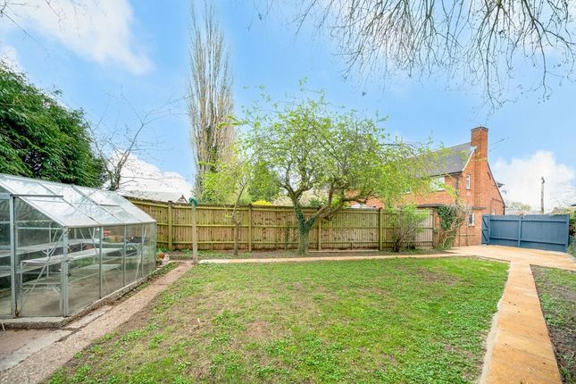 17, Barnfield, Iver photo 2