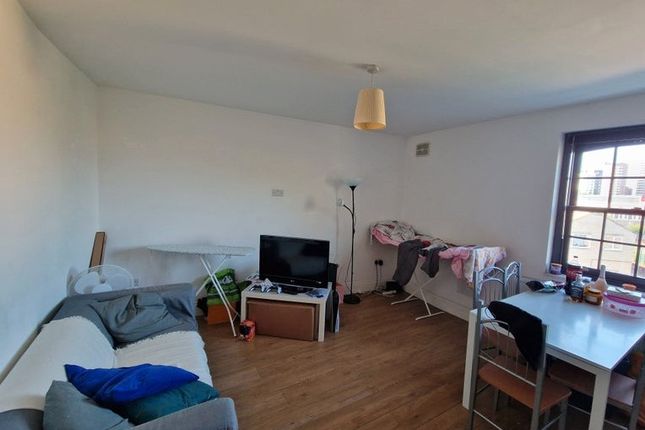 8, Radford House, Canary Wharf photo 4