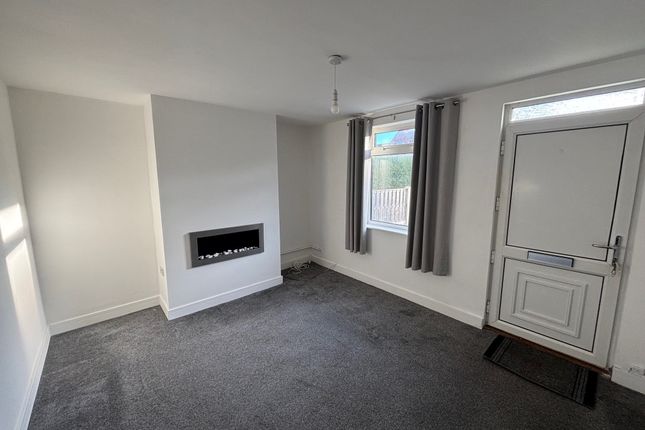 87, Chesterfield photo 2