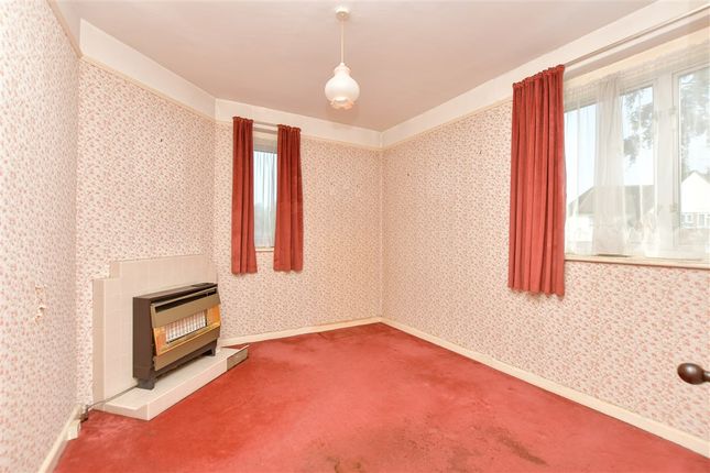Sturdee Avenue, Gillingham photo 4