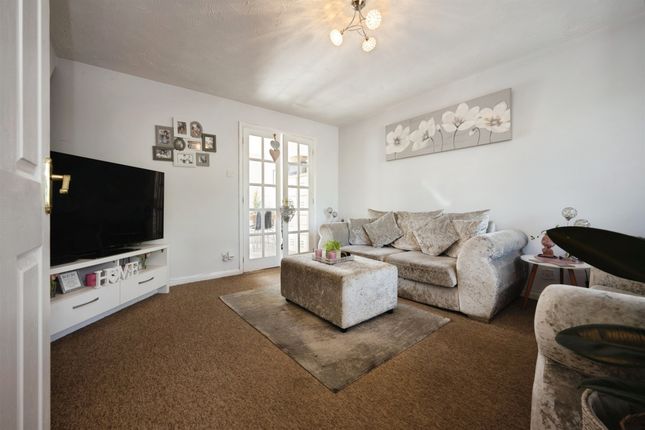 13, Thor Drive, Bedford photo 4