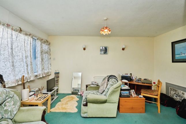 105, Gurnard Pines, Cowes photo 4