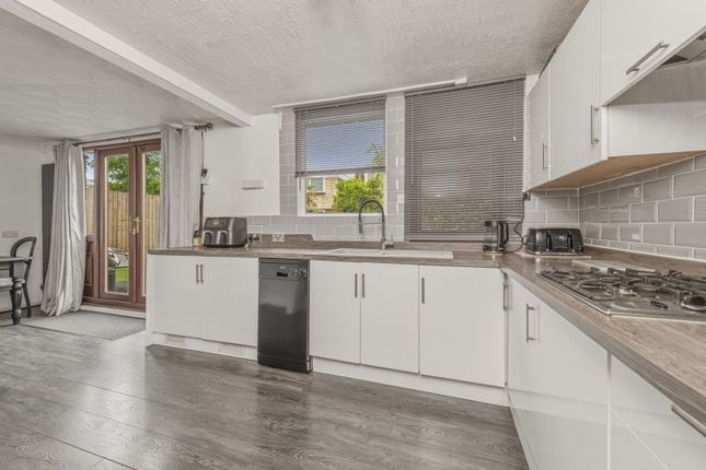 515, Coal Road, Leeds photo 3