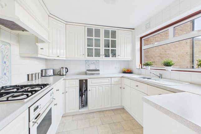 4, Magpie Close, Coulsdon photo 3