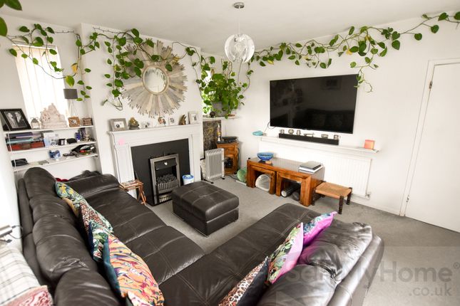 42 Francis Avenue, Leicester photo 2