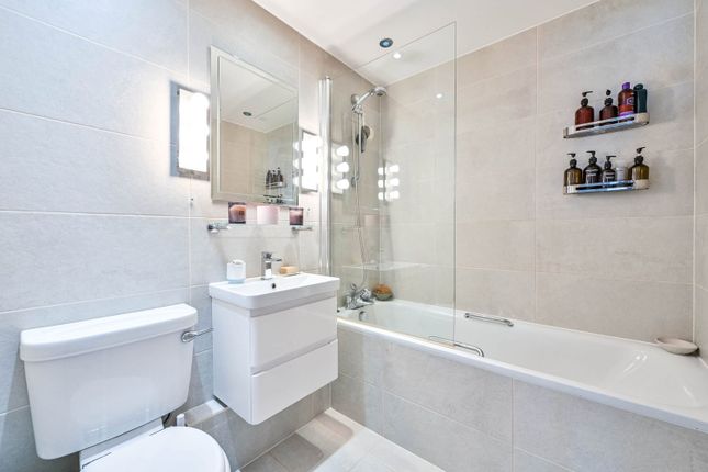 17,Flat 7, Lancaster Way, Worcester Park photo 4