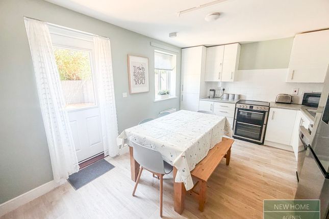 16, Yew Tree Way, Warwick photo 2