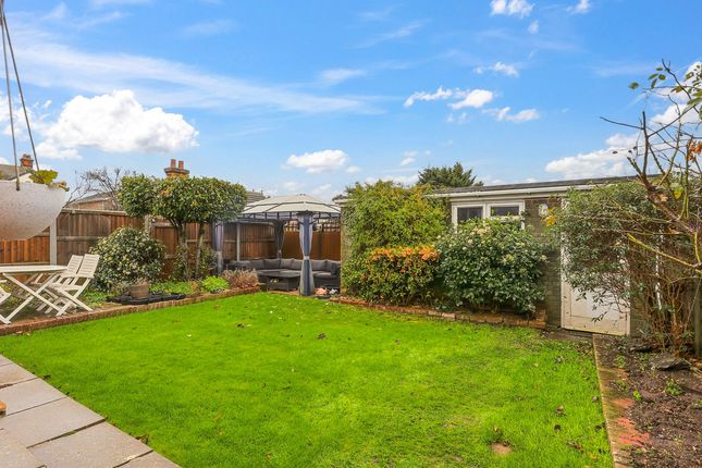 80, Chesterfield Avenue, Benfleet photo 4