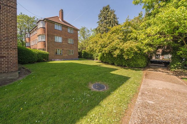 Flat 11, Cresta Court, Hanger Lane, London photo 3