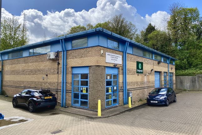 Office to let in Unit 19 Apex Business Centre, Boscombe Road, Dunstable, Bedfordshire