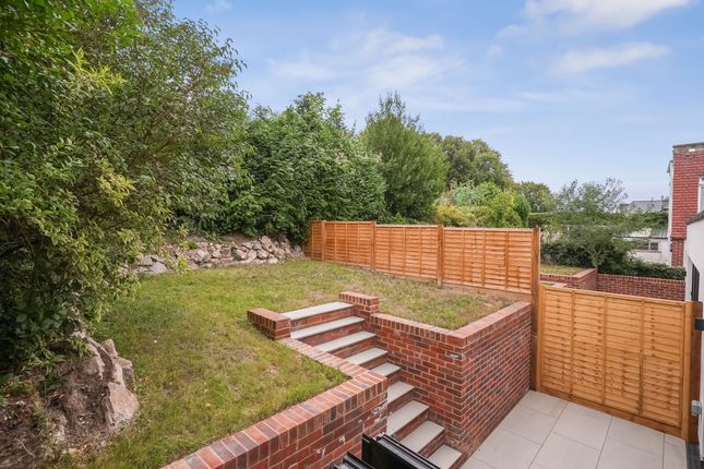10b The Drive, Coulsdon photo 4