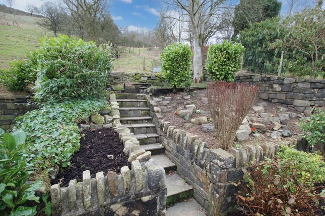 4 Peel Cottage Road, Todmorden photo 2