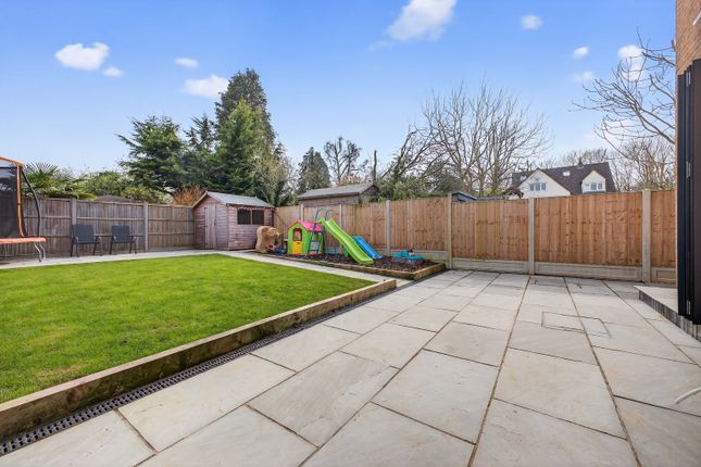 26 Walsham Close, Stevenage, Hertfordshire photo 3