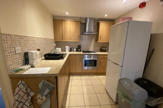Flat to rent in Mundy Place, Cathays, Cardiff