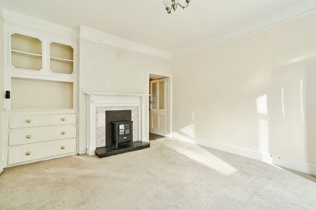 35, Roydwood Terrace, Bradford photo 4
