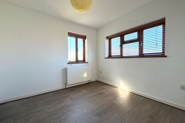 24, Brighton photo 2