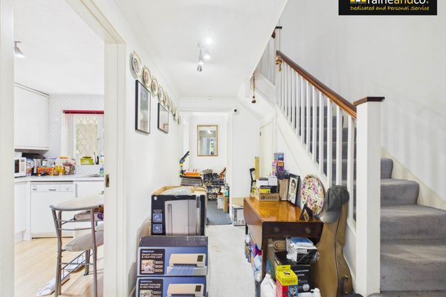 26d, St Vincents Way, Potters Bar photo 4