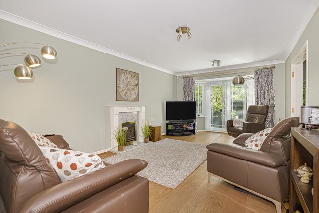 4, Six Acres, Horsham photo 4
