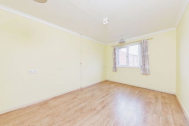 Flat for sale in Marlborough Court, Didcot