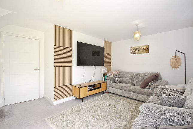 31, Hindhead Drive, Coventry photo 2