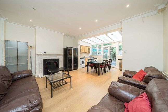 161, Ravenslea Road, London photo 2