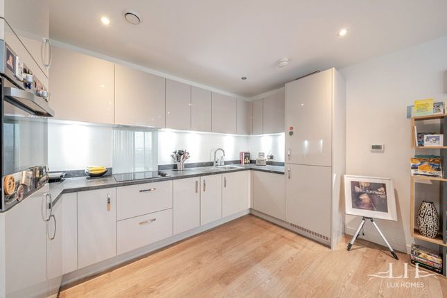 Flat 9, Lottage Mansions, Barking photo 3