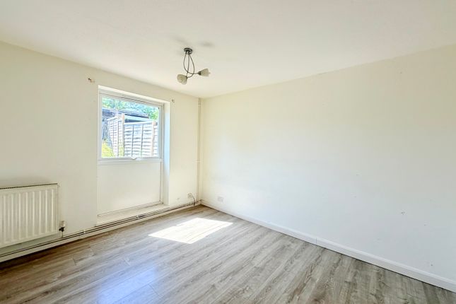 152, Minerva Way, WELLINGBOROUGH photo 4