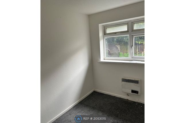 Semi-detached house to rent in Lee Street, Oldham