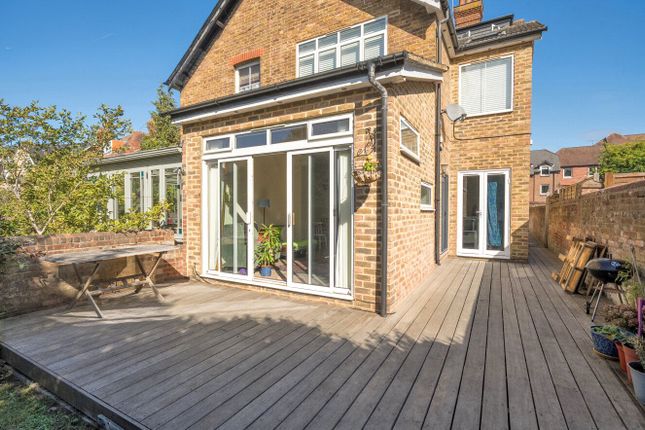 Flat 2, 50, York Road, Surrey photo 4