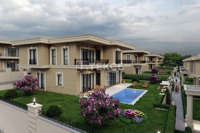 Detached house for sale in Kumburgaz, Büyükçekmece, İstanbul, Türkiye