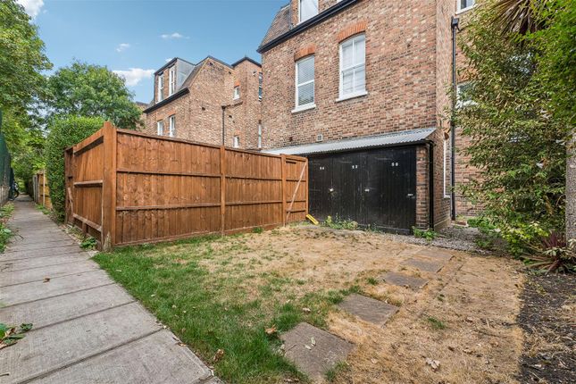 Flat 50, Flanders Mansions, London photo 4