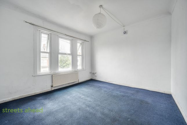 16C, High View Road, London photo 4
