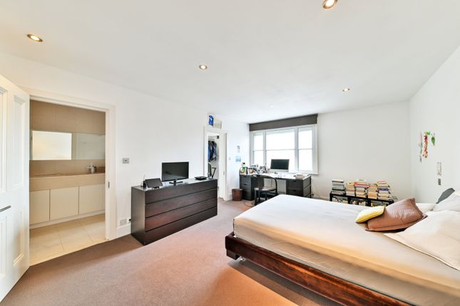 Flat 5, 28, Queen's Gate Gardens, London photo 3