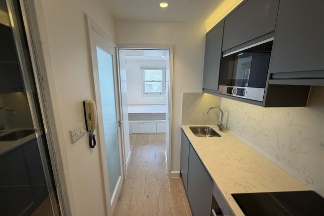Flat 5 Mezzanine Floor, 140, Gloucester Place, London photo 4
