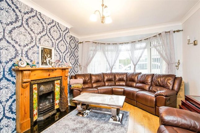 3, Crestfield Crescent, Elland photo 3