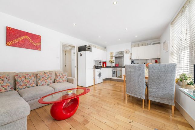 Flat 2, 19, Balham Hill, London photo 3