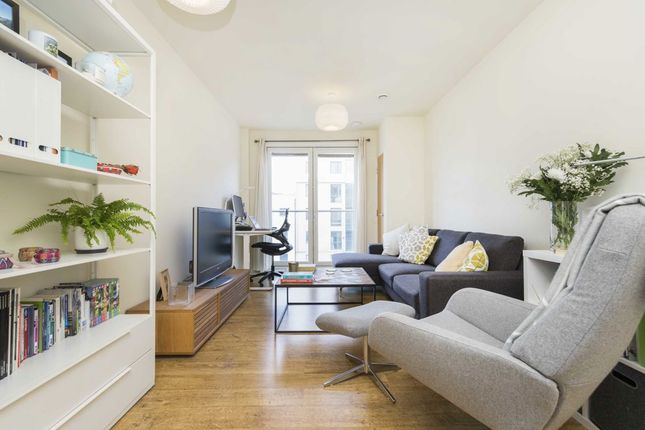 Flat 17, 1, Dunston Road, London photo 2