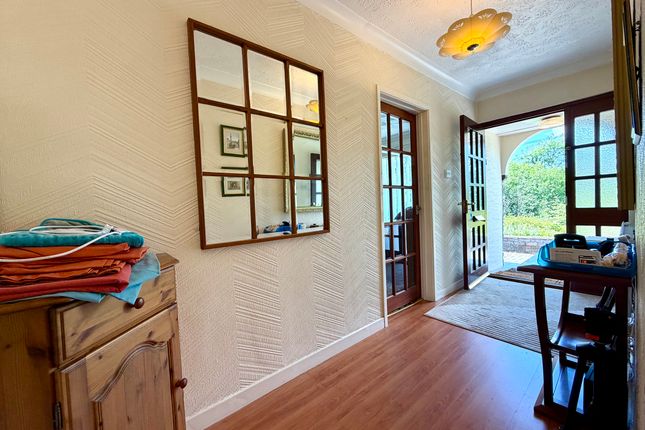 28 Lakeside Gardens, Merthyr Tydfil photo 2