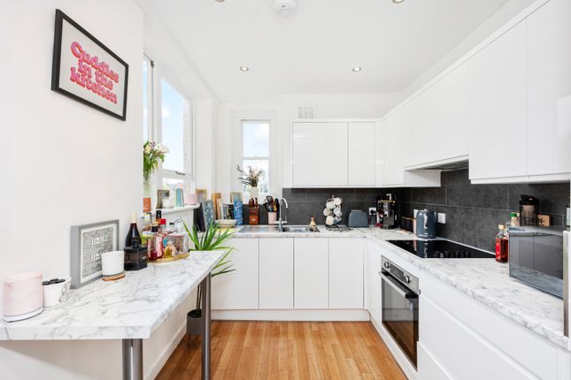 Flat for sale in Pleasant Place, London