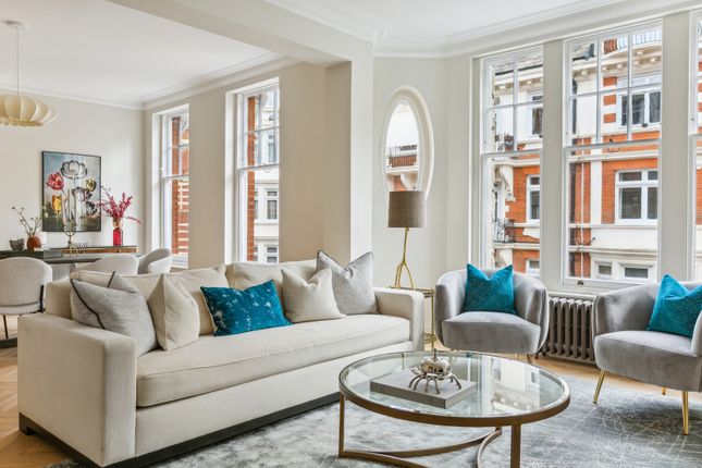 Flat for sale in Lincoln House, Basil Street