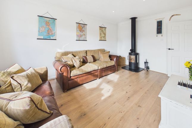 4 Wychwood Drive, Chipping Norton photo 3