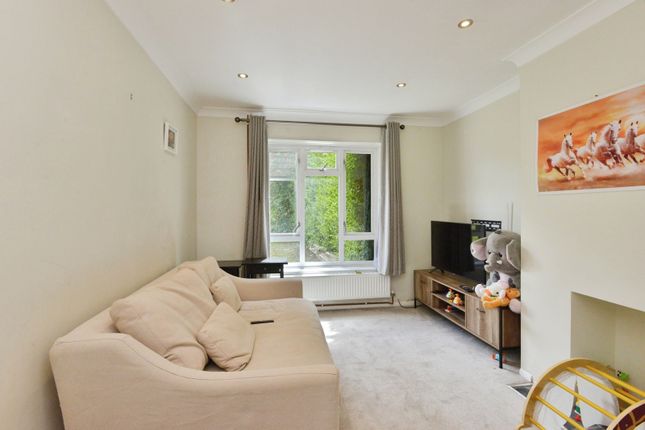 9, Debbs Close, Milton Keynes photo 3