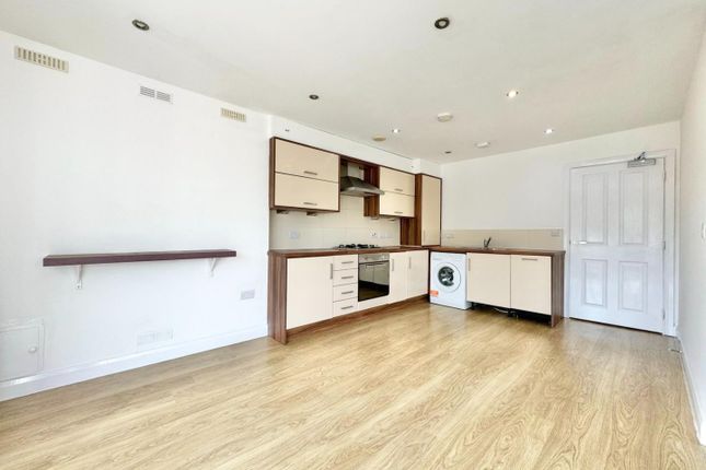 27, Oakwell Vale, Barnsley photo 3