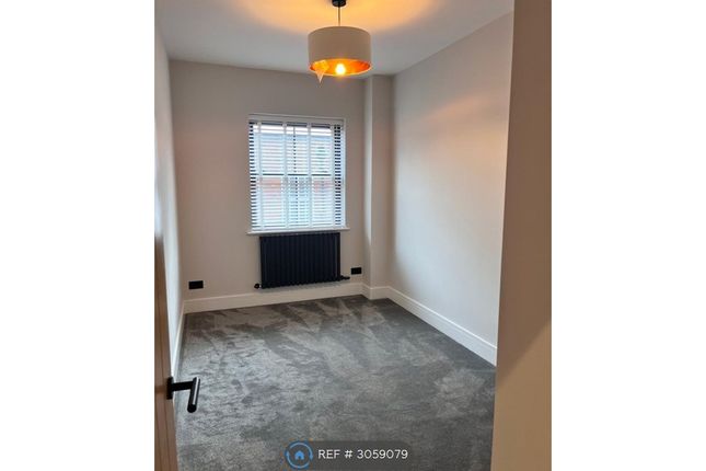Isabella House Flat, B Dallaway Gardens, East Grinstead photo 4