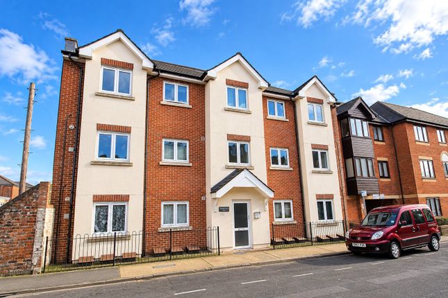 1-bed flat on Chapel Court, Newport, £750/mo