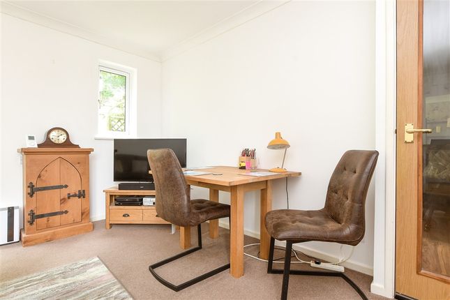 Bramble Close, Redhill photo 4