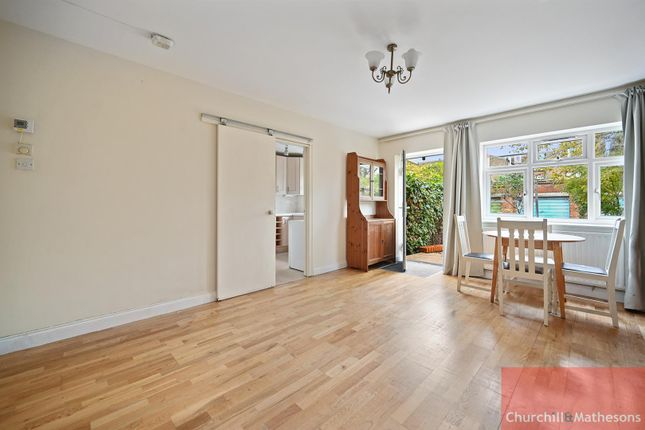 Maisonette for sale in Acacia Road, London