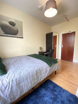 Shared accommodation to rent in Mile End Road, London