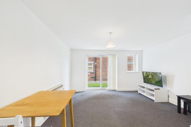 2, Willow Tree Close, Lincoln photo 3