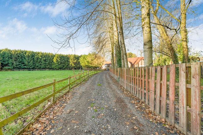21 Little Ees Lane, Sale photo 2